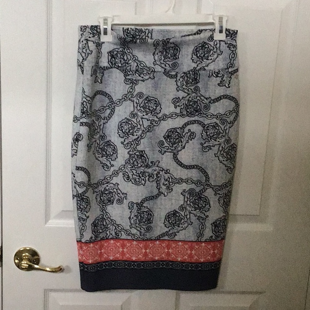 Slim skirt